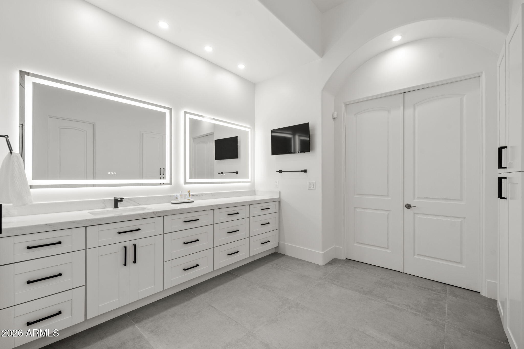 7100 East Berneil Drive Paradise Valley, AZ 85253 - Photo 29 of 54 Primary Bathroom