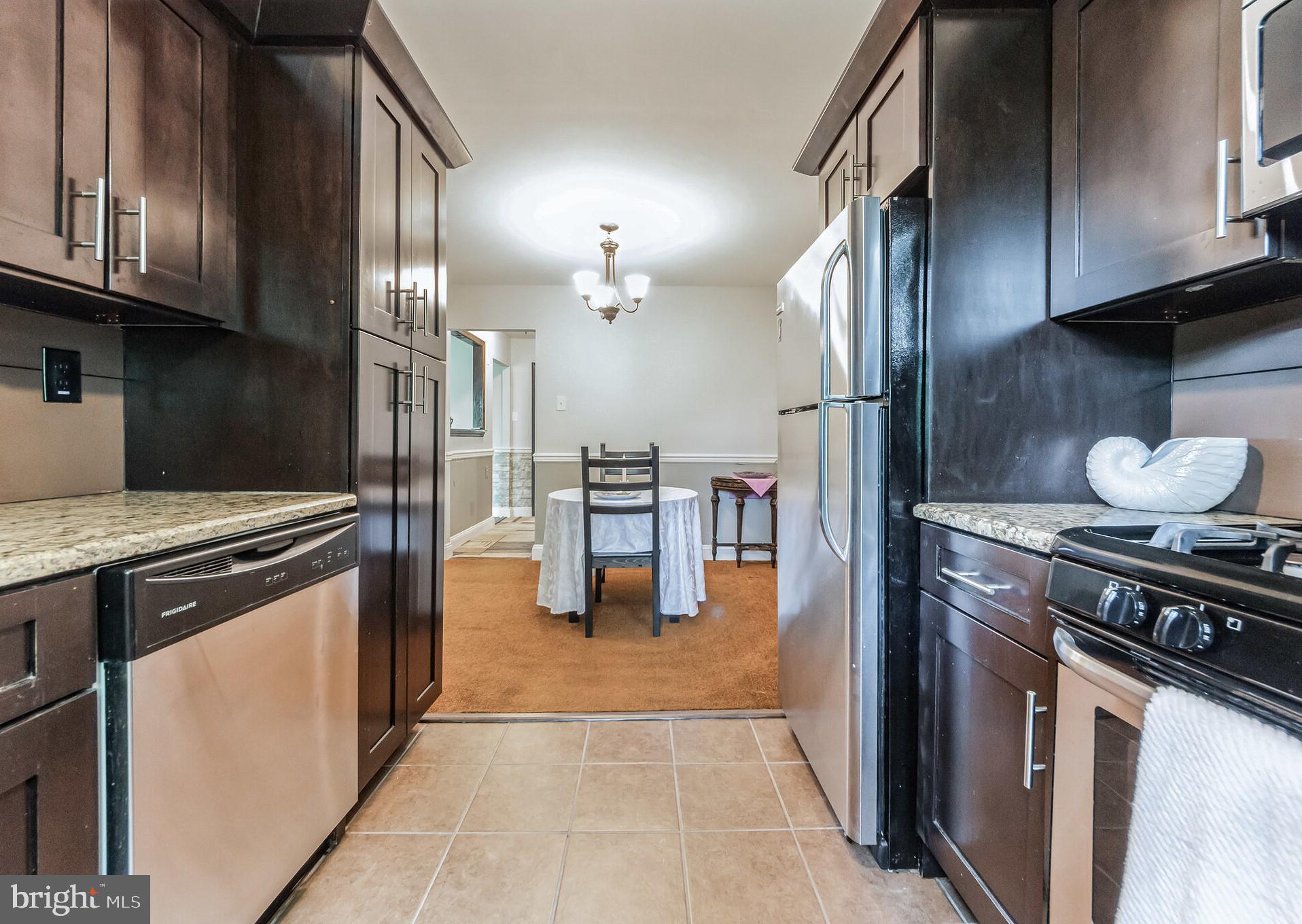 1155 York Rd., Unit J10 Warminster, PA 18974 - Photo 6 of 20 Kitchen to Dining room