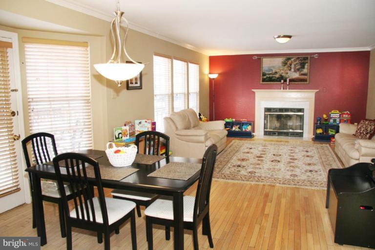 7513 Stream Crossing Road Baltimore, MD 21209 - Photo 7 of 11 Living Room