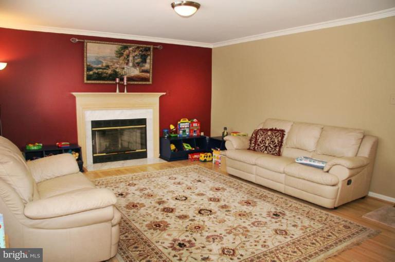 7513 Stream Crossing Road Baltimore, MD 21209 - Photo 8 of 11 Family Room