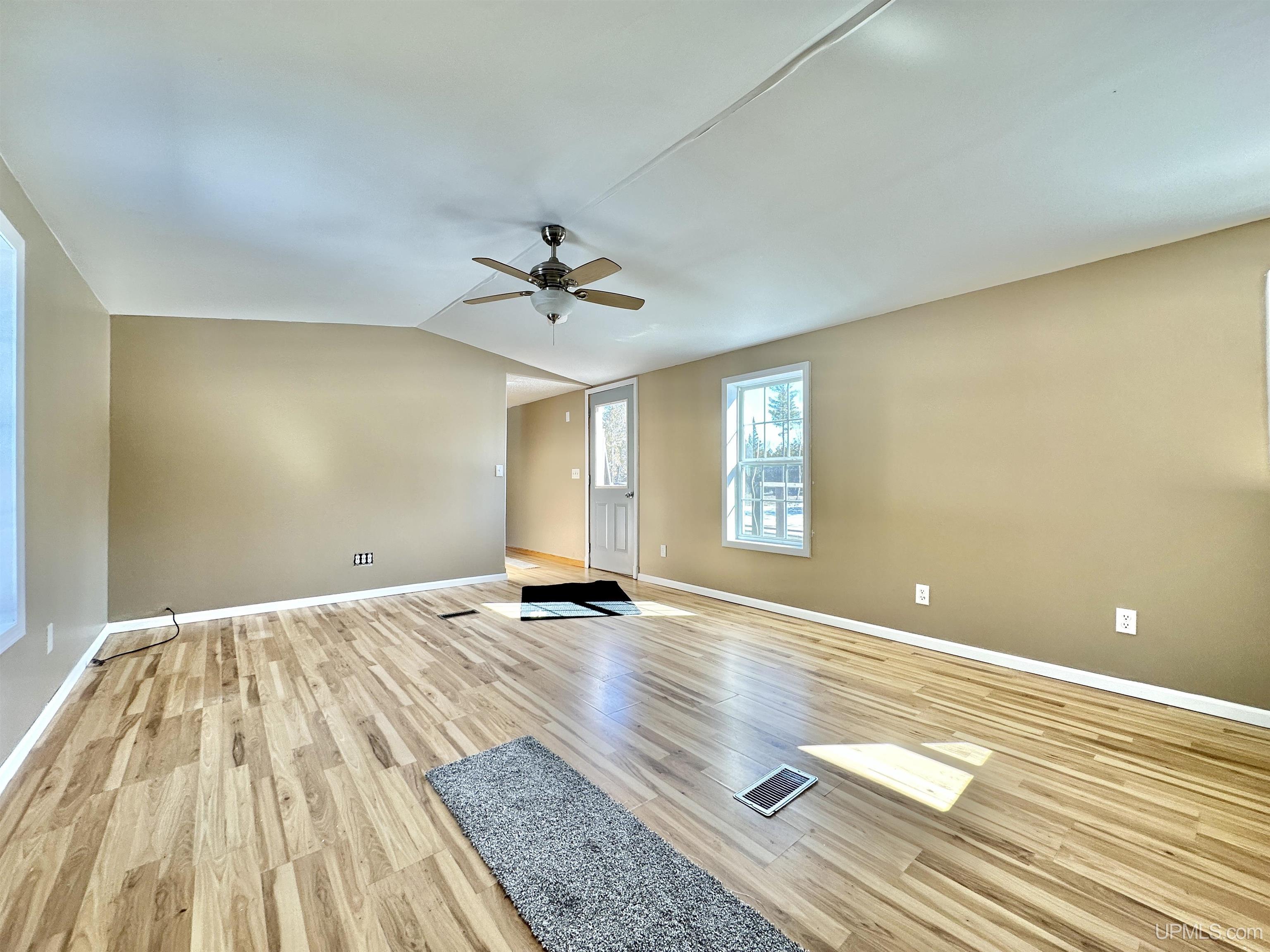 5042 12th Road Escanaba, MI 49829 - Photo 12 of 38