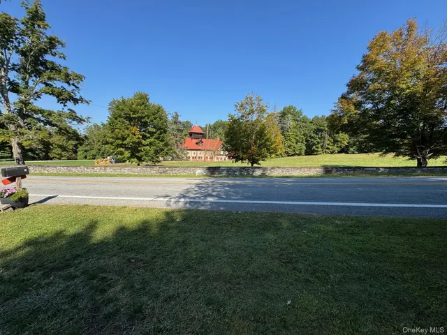 $300,000 | 3 River Road, Hyde Park, NY 12538