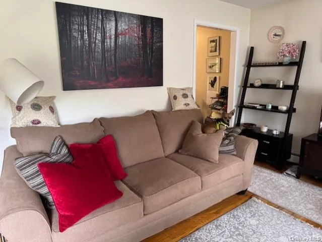 $300,000 | 3 River Road, Hyde Park, NY 12538