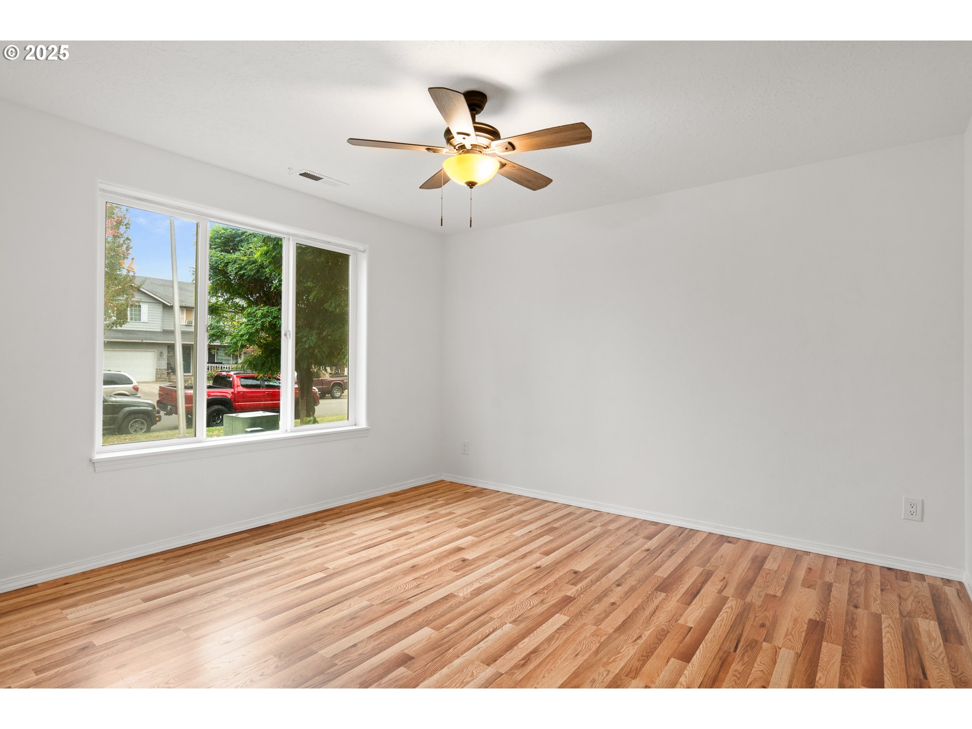 1237 South 7th Street Independence, OR 97351 - Photo 14 of 29 a view of empty room with wooden floor and fan