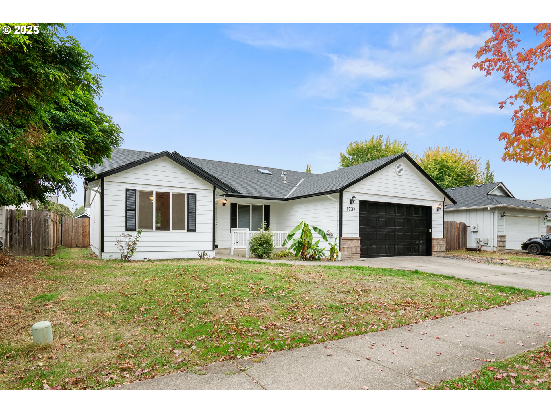 1237 South 7th Street Independence, OR 97351 - Photo 2 of 29 a front view of a house with a yard