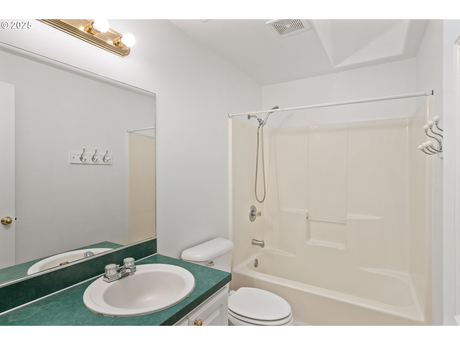 1237 South 7th Street Independence, OR 97351 - Photo 24 of 29 a bathroom with a sink a toilet a mirror and shower