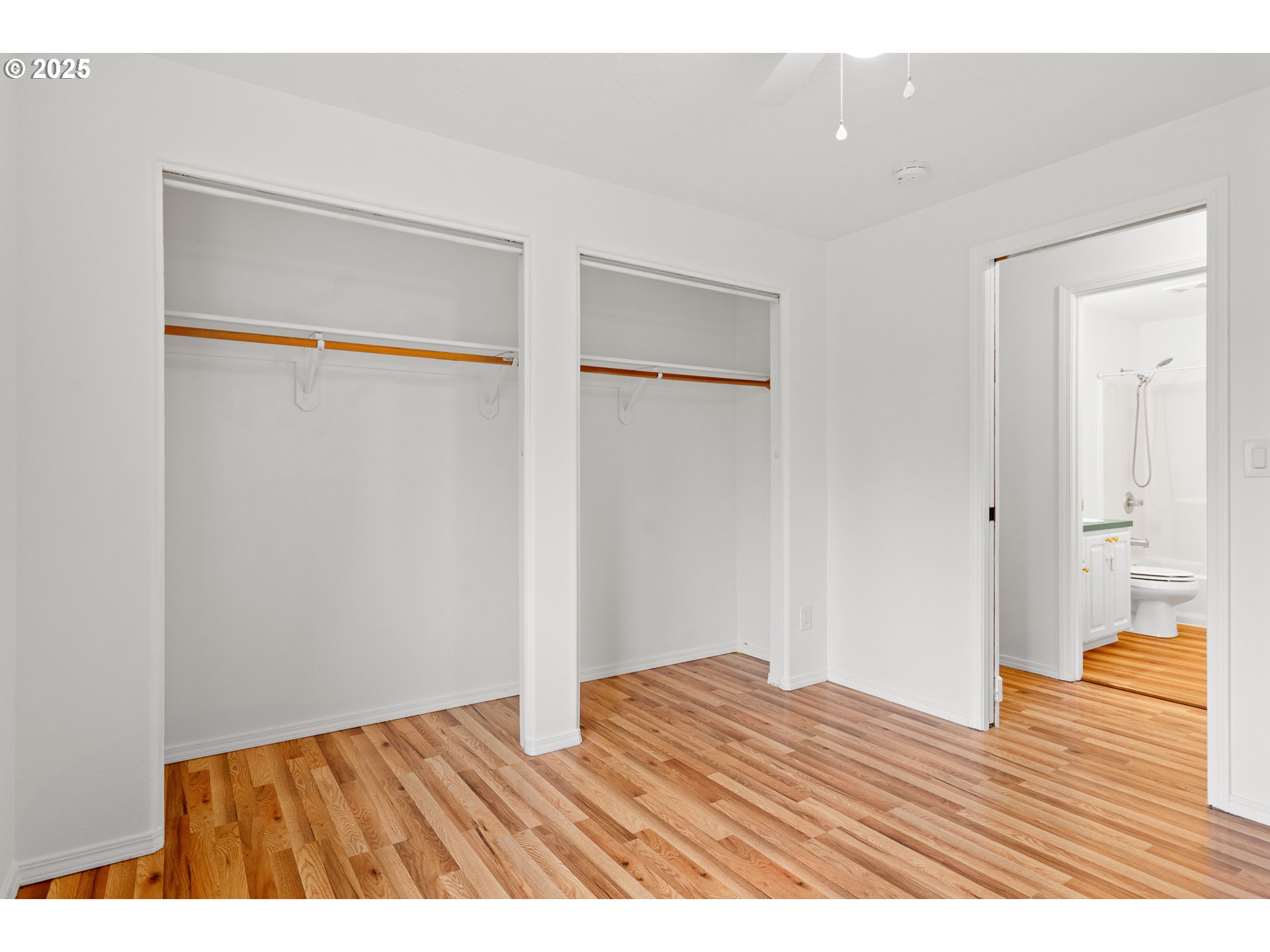 1237 South 7th Street Independence, OR 97351 - Photo 26 of 29 a big room with wooden floor and closet