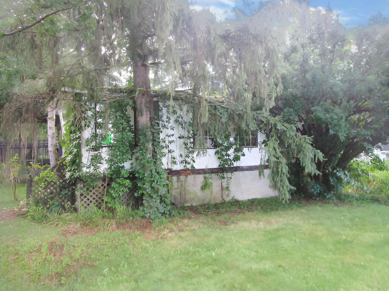 2304 Wright Road Akron, OH 44320 - Photo 3 of 12 IMG_5138