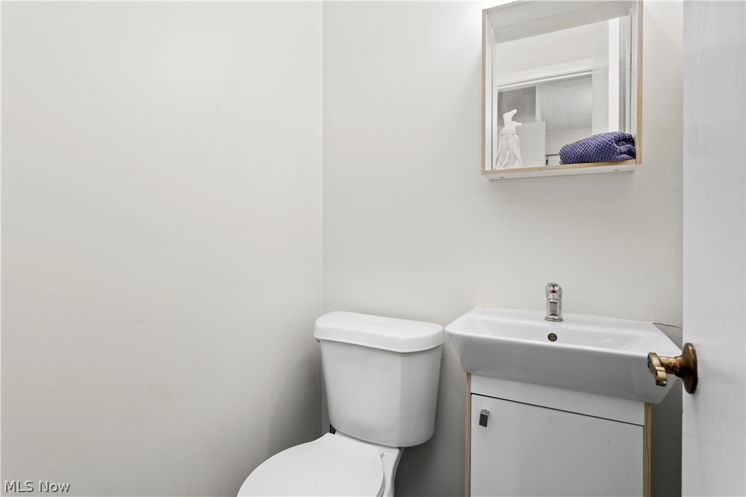 3838 Huffman Road Medina, OH 44256 - Photo 18 of 35 1st floor half bath