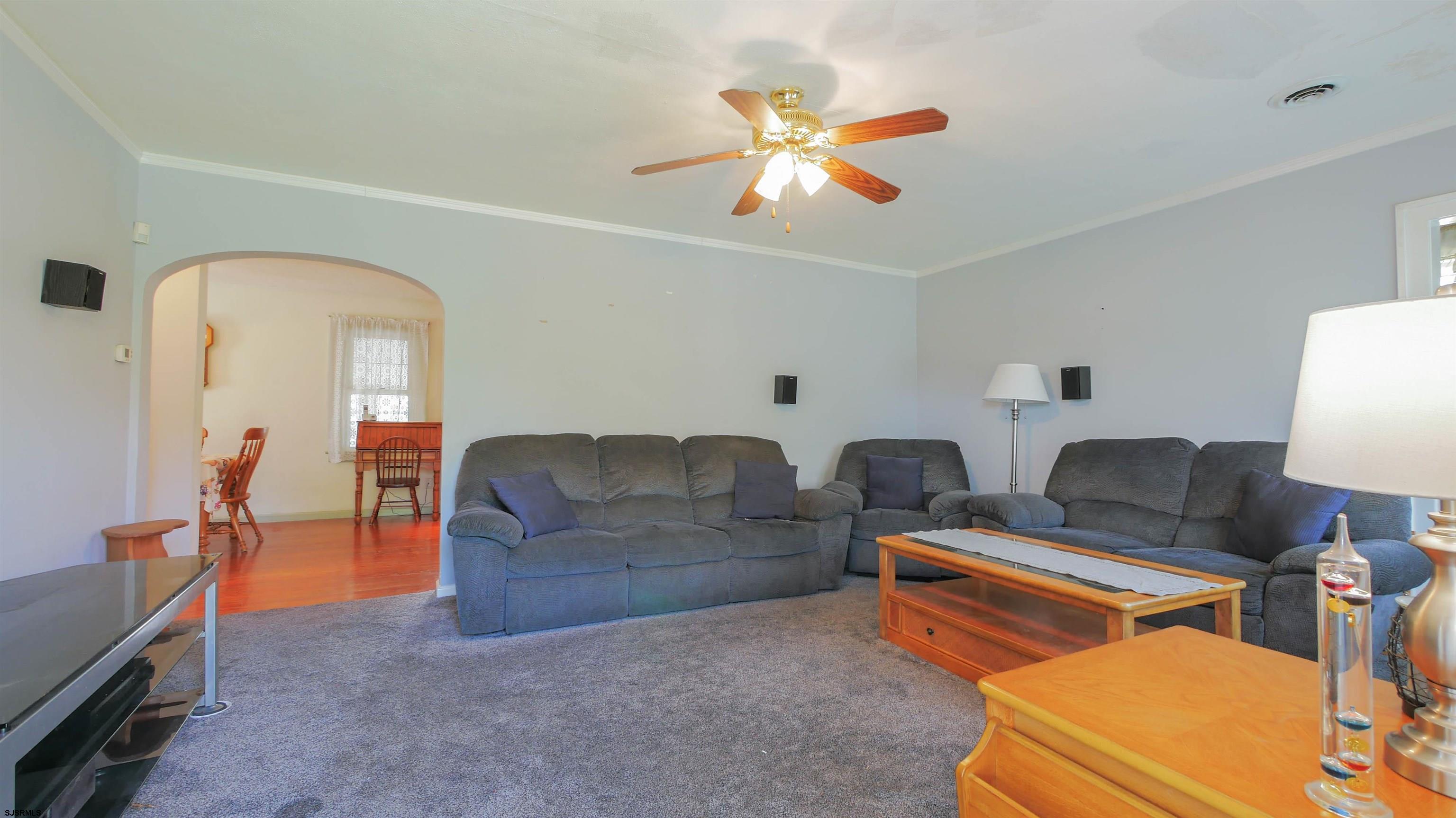 346 Tuckahoe Road Vineland, NJ 08360 - Photo 18 of 44 a living room with furniture and a lamp