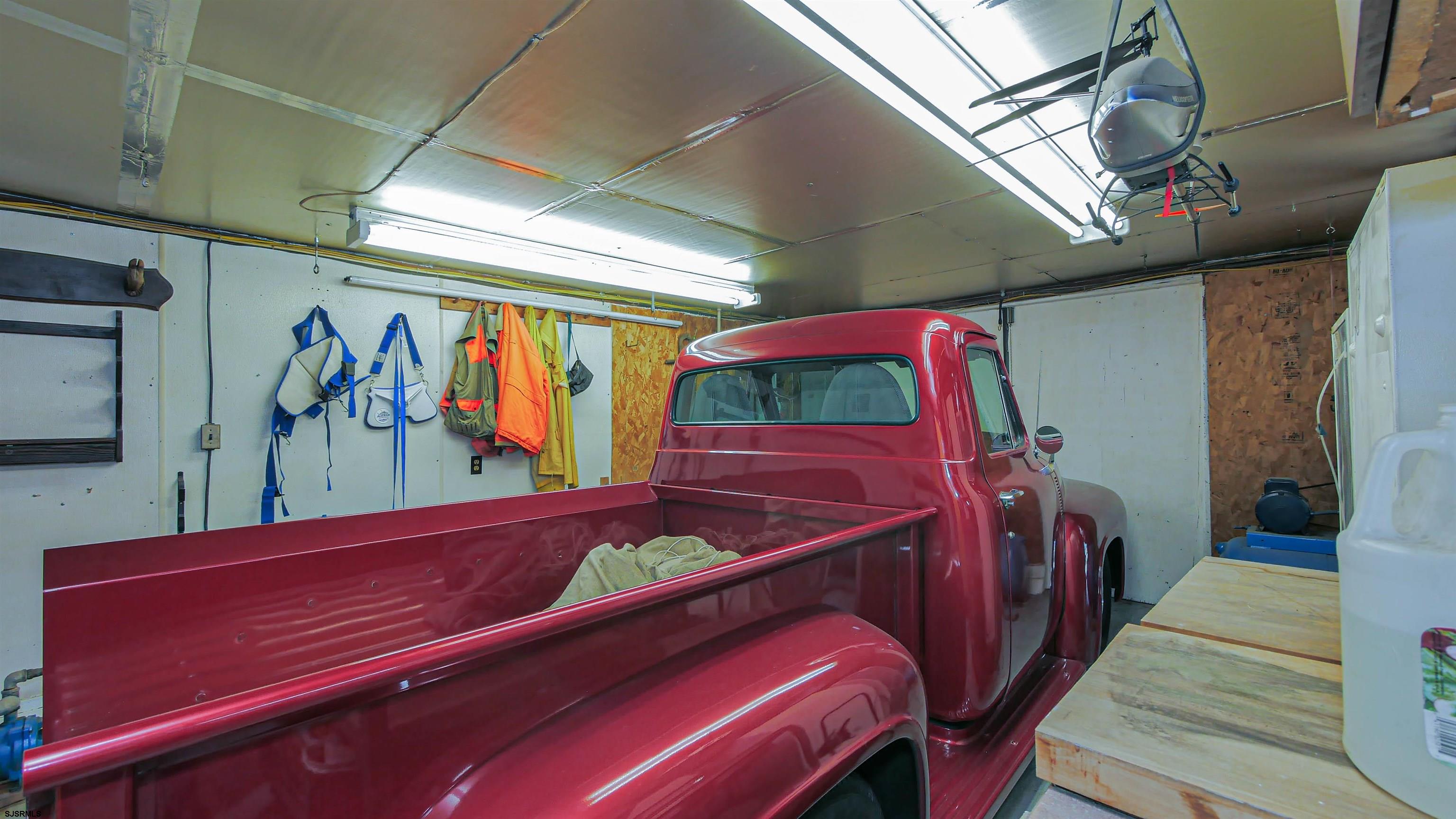 346 Tuckahoe Road Vineland, NJ 08360 - Photo 42 of 44 a view of a hallway with furniture