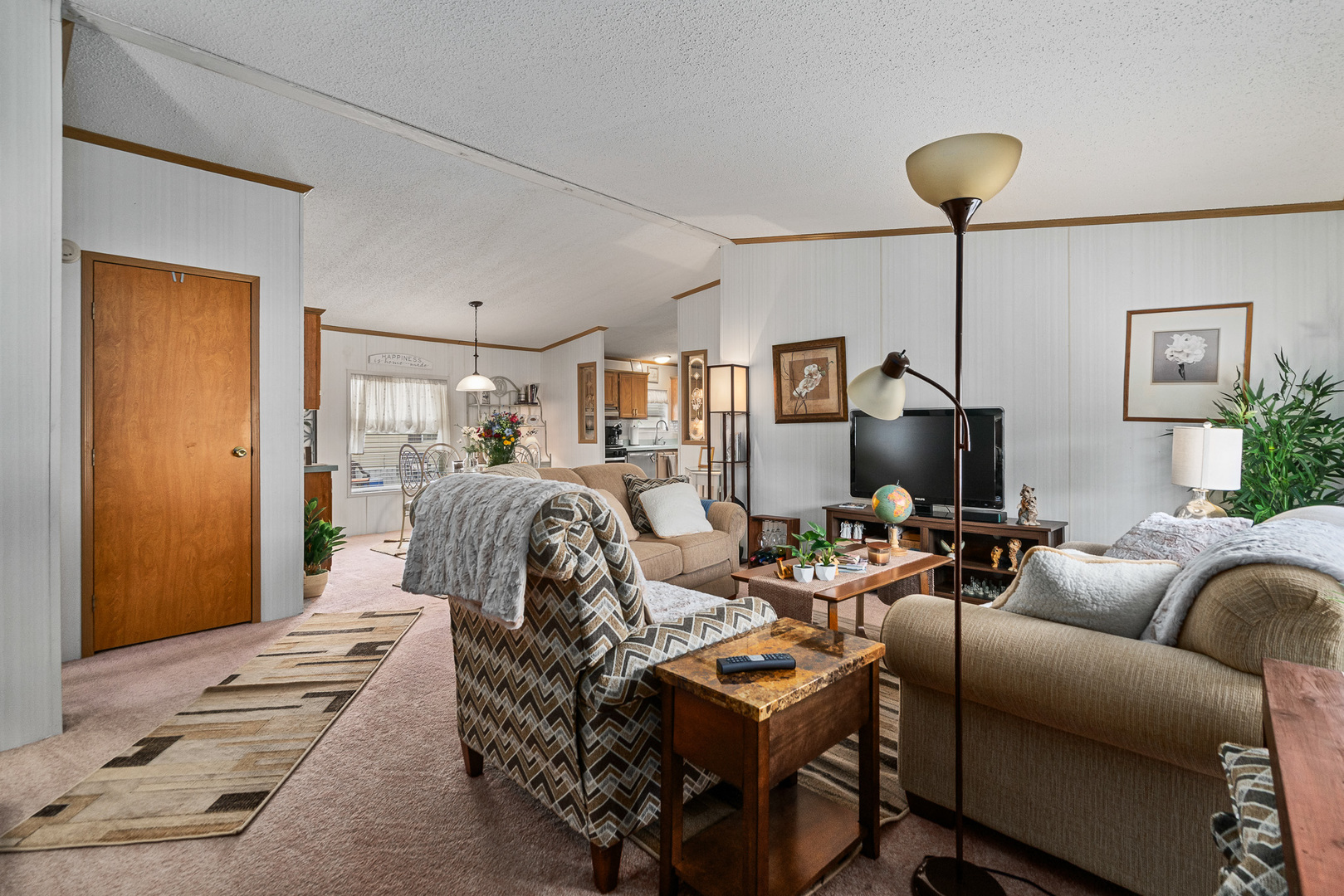 22710 South Ravisloe Lane Frankfort, IL 60423 - Photo 11 of 35 a living room with furniture and a flat screen tv