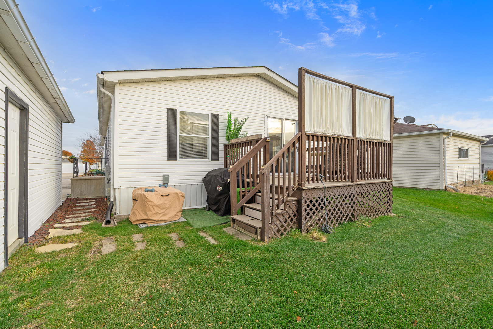 22710 South Ravisloe Lane Frankfort, IL 60423 - Photo 23 of 35 a view of a house with a yard and deck