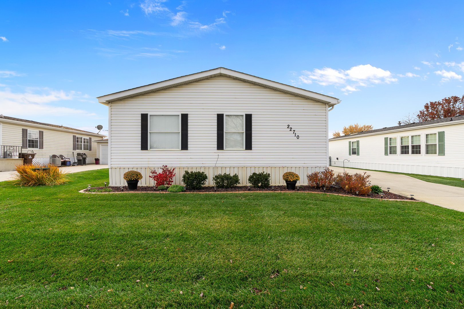 22710 South Ravisloe Lane Frankfort, IL 60423 - Photo 34 of 35 a view of a backyard of the house