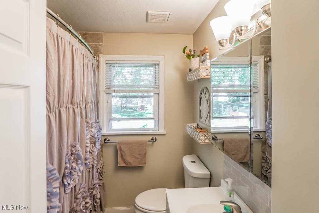 4639 20th Street Northwest Canton, OH 44708 - Photo 13 of 32 Full Bathroom