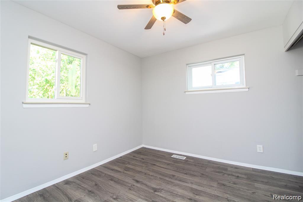 19169 Inkster Road Livonia, MI 48152 - Photo 12 of 29