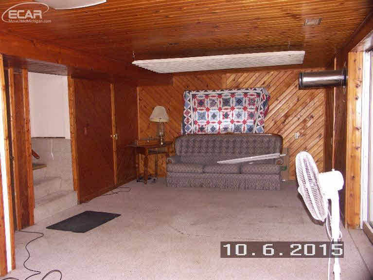 5521 Hollenbeck Road Columbiaville, MI 48421 - Photo 15 of 22 20436976-14.JPG