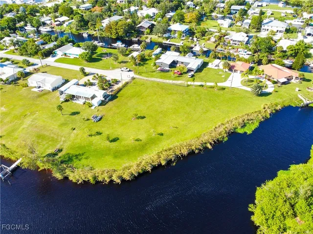 view of an outdoor space and yard