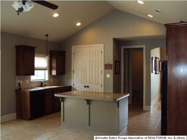 17615 Purple Martin Court Baton Rouge, LA 70816 - Photo 11 of 31 Gallery Image 11
