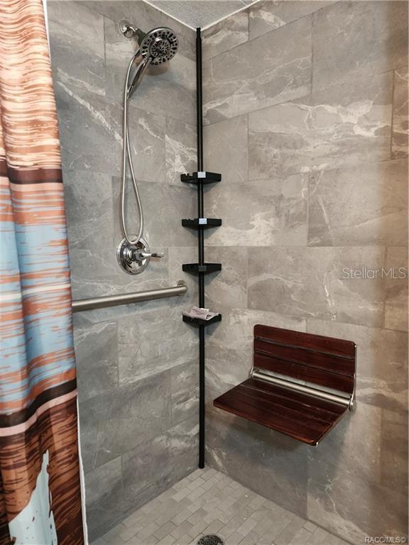 4010 East Dandy Loop Hernando, FL 34442 - Photo 9 of 30 a bathroom with a shower