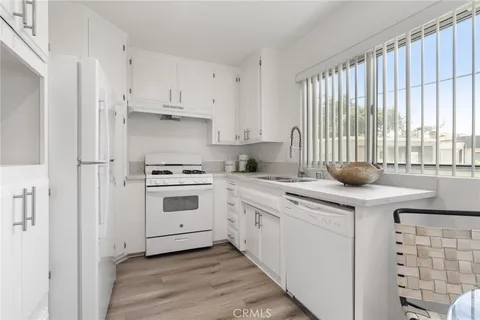 $799,000 | 400 South Los Robles Avenue, Unit 209, Pasadena, CA 91101
