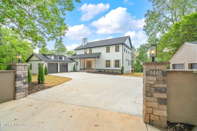 $1,280,000 | 8440 Lakeland Drive, Lenoir City, TN 37772