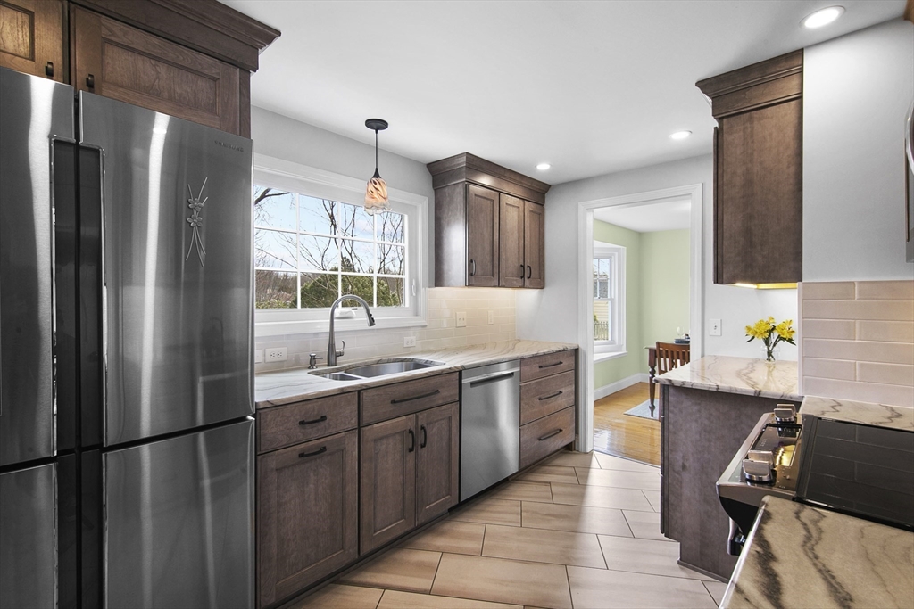 55 Chesterfield Avenue Springfield, MA 01118 - Photo 8 of 42 Gallery Image 8