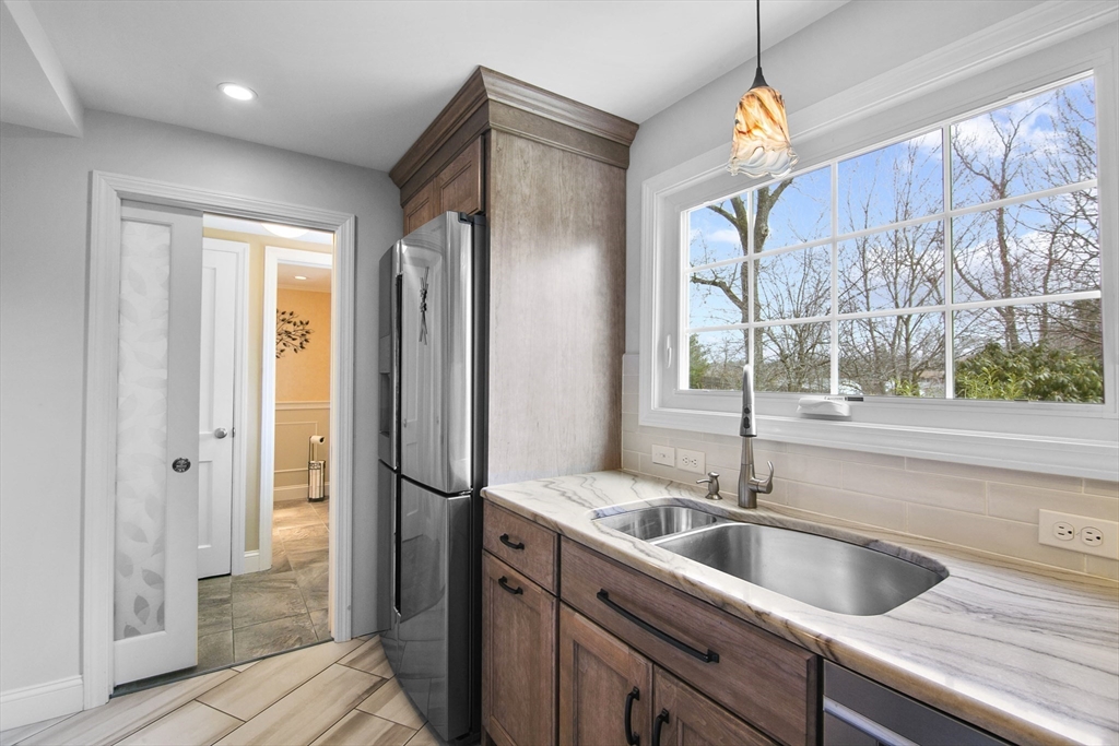 55 Chesterfield Avenue Springfield, MA 01118 - Photo 9 of 42 Gallery Image 9