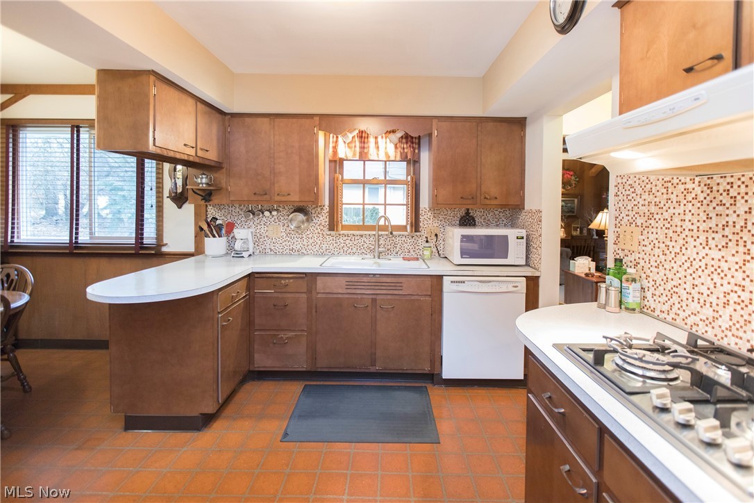 5653 Falkirk Road Lyndhurst, OH 44124 - Photo 11 of 27