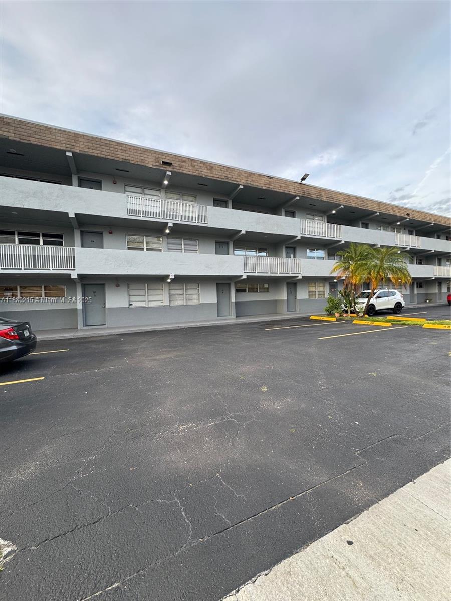 11195 Southwest 1st Street, Unit 314 Sweetwater, FL 33174 - Photo 2 of 21