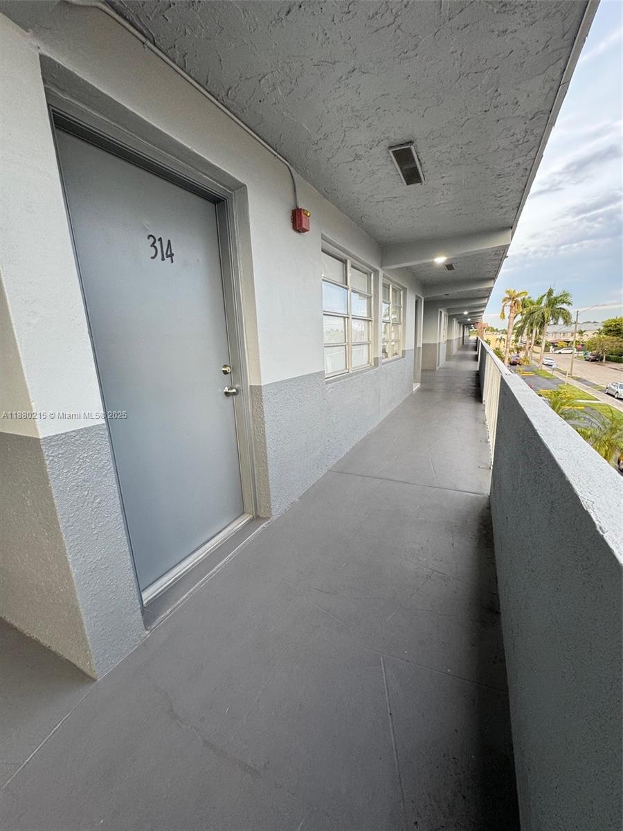 11195 Southwest 1st Street, Unit 314 Sweetwater, FL 33174 - Photo 3 of 21