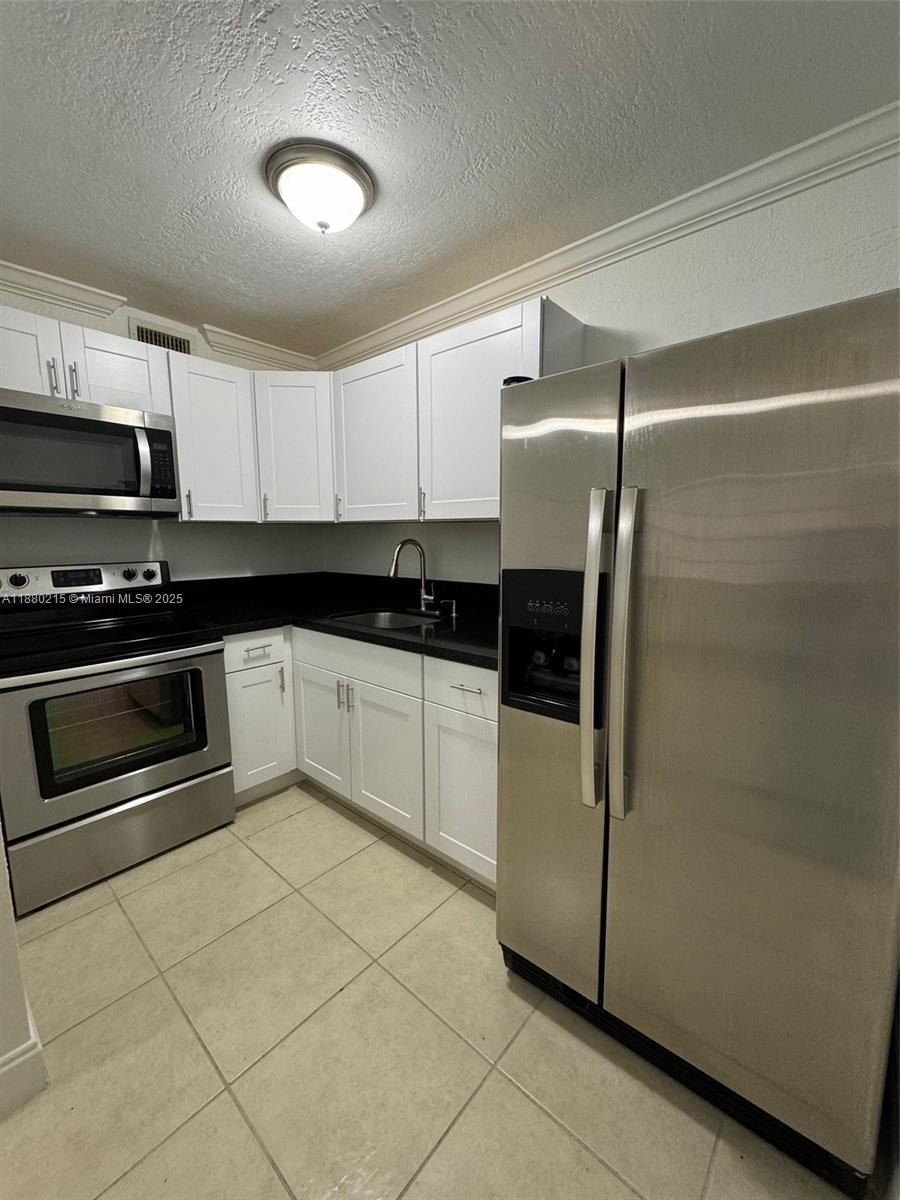11195 Southwest 1st Street, Unit 314 Sweetwater, FL 33174 - Photo 5 of 21