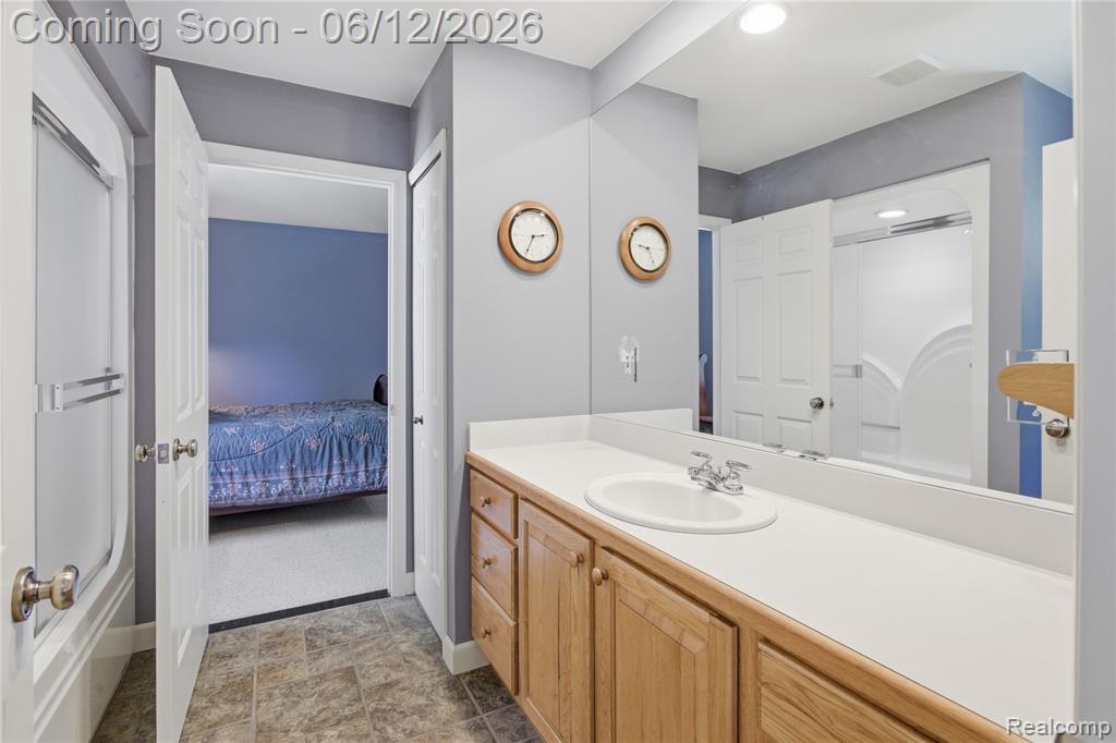 830 Hemingway Road Lake Orion, MI 48362 - Photo 30 of 70
