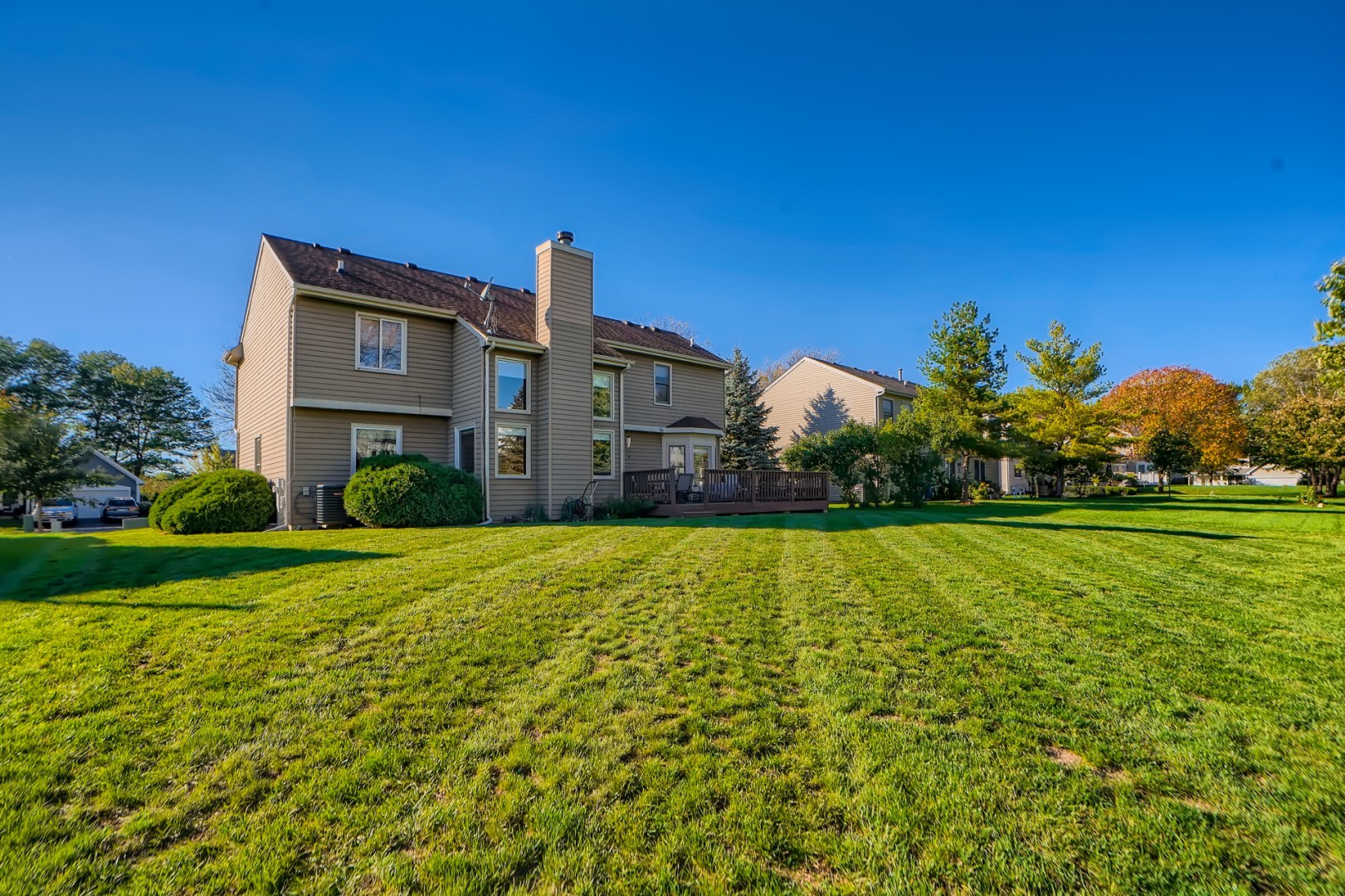 1083 Sumner Circle Gurnee, IL 60031 - Photo 3 of 27 a house view with a garden space