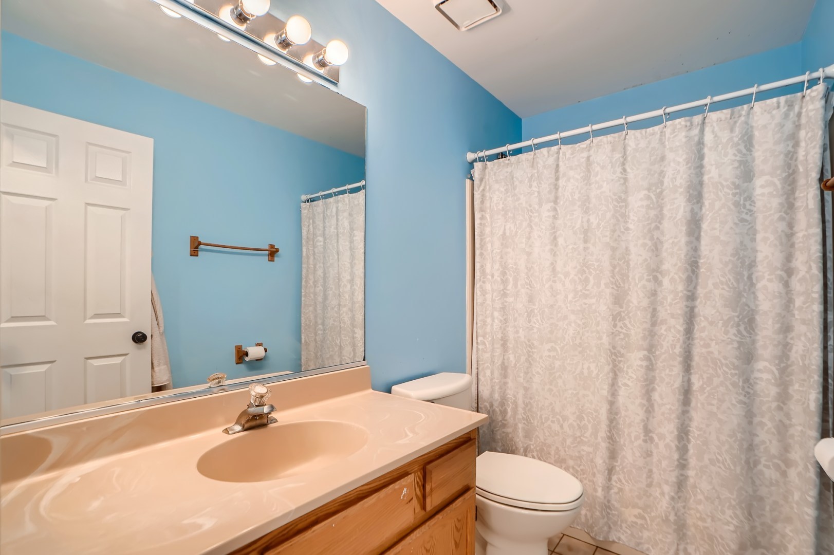 1083 Sumner Circle Gurnee, IL 60031 - Photo 26 of 27 a bathroom with a sink and a mirror