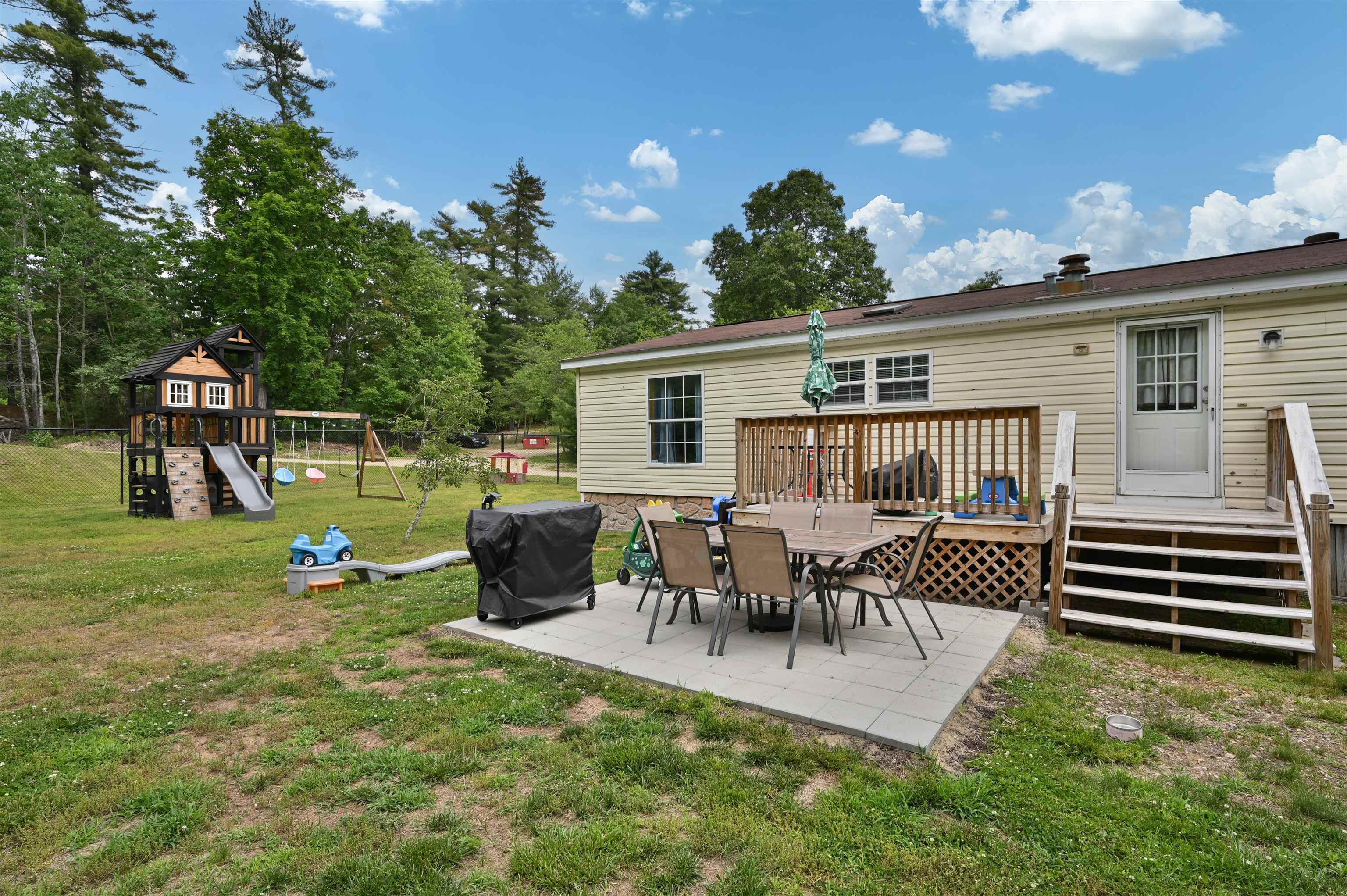 124 Chester Road Raymond, NH 03077 - Photo 9 of 43 Gallery Image 9