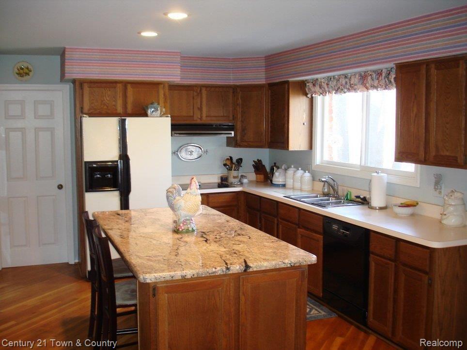 1170 Greenleaf Drive Rochester, MI 48309 - Photo 11 of 21 Granite Island