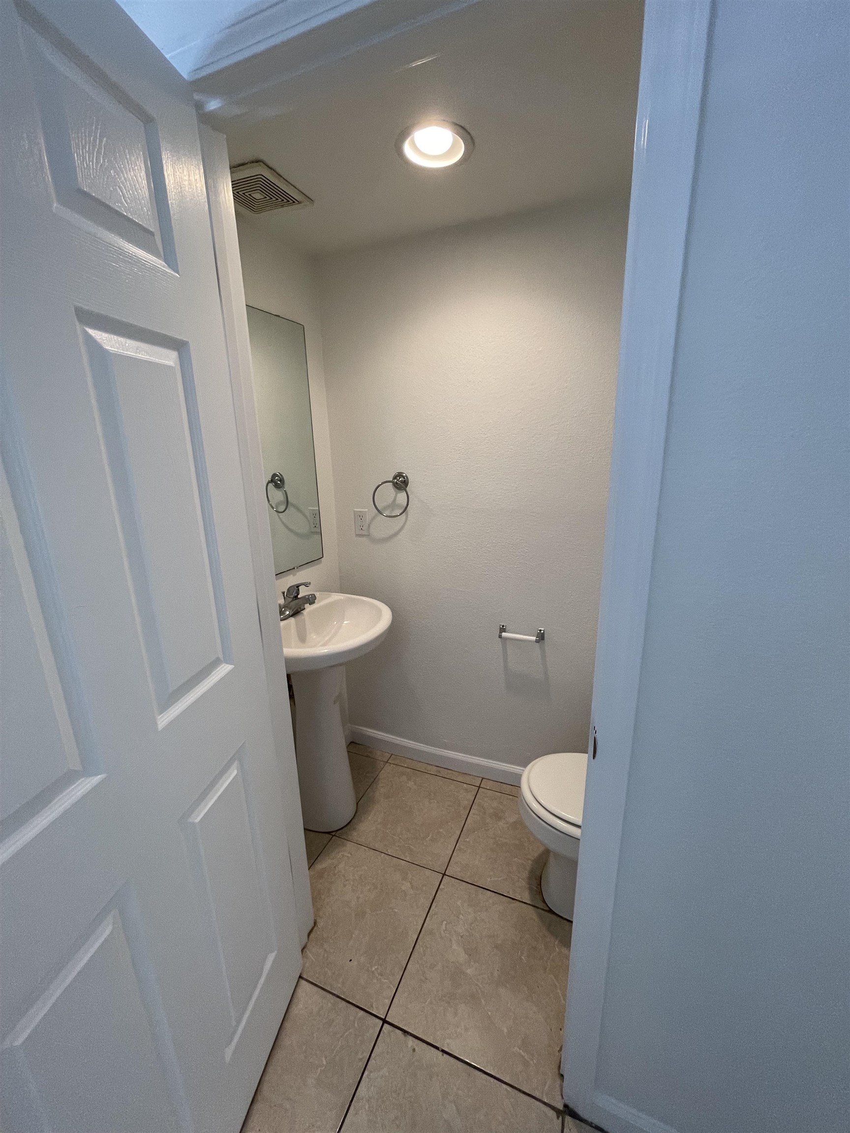 4420 Carter Road, Unit 29 St. Augustine, FL 32086 - Photo 8 of 15 a bathroom with a sink and a toilet