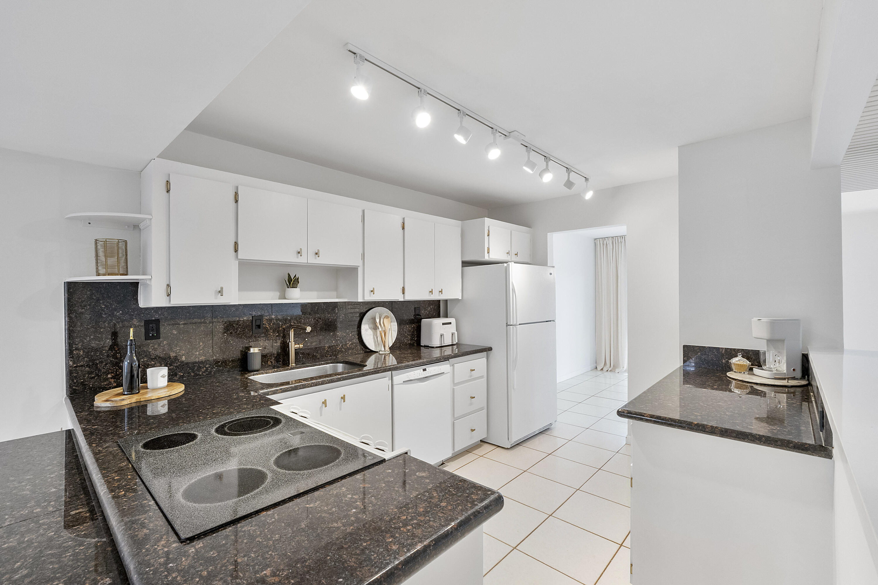 9717 North New River Canal Road, Unit 409 Plantation, FL 33324 - Photo 15 of 50 9717 N New River Canal Rd_038
