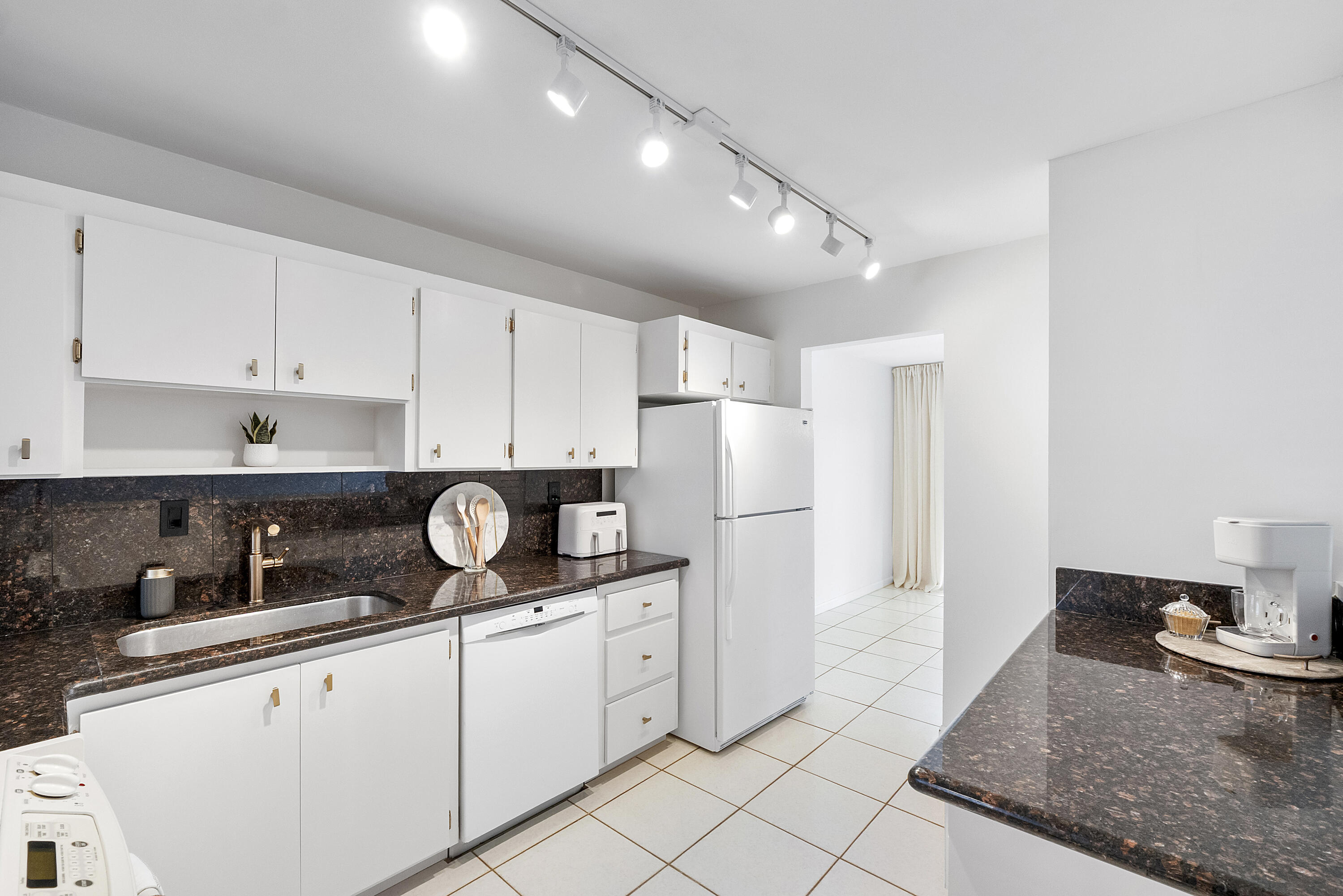9717 North New River Canal Road, Unit 409 Plantation, FL 33324 - Photo 16 of 50 9717 N New River Canal Rd_039
