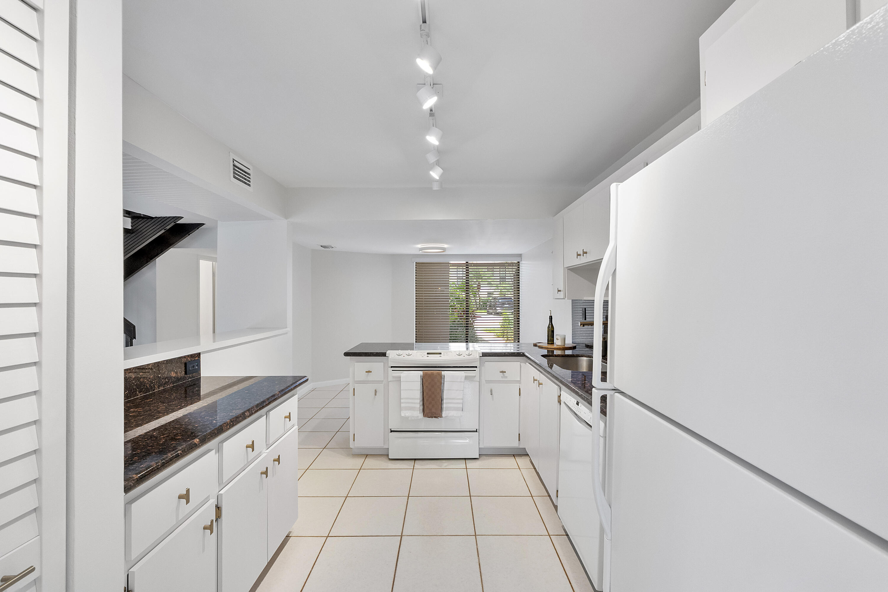9717 North New River Canal Road, Unit 409 Plantation, FL 33324 - Photo 18 of 50 9717 N New River Canal Rd_041