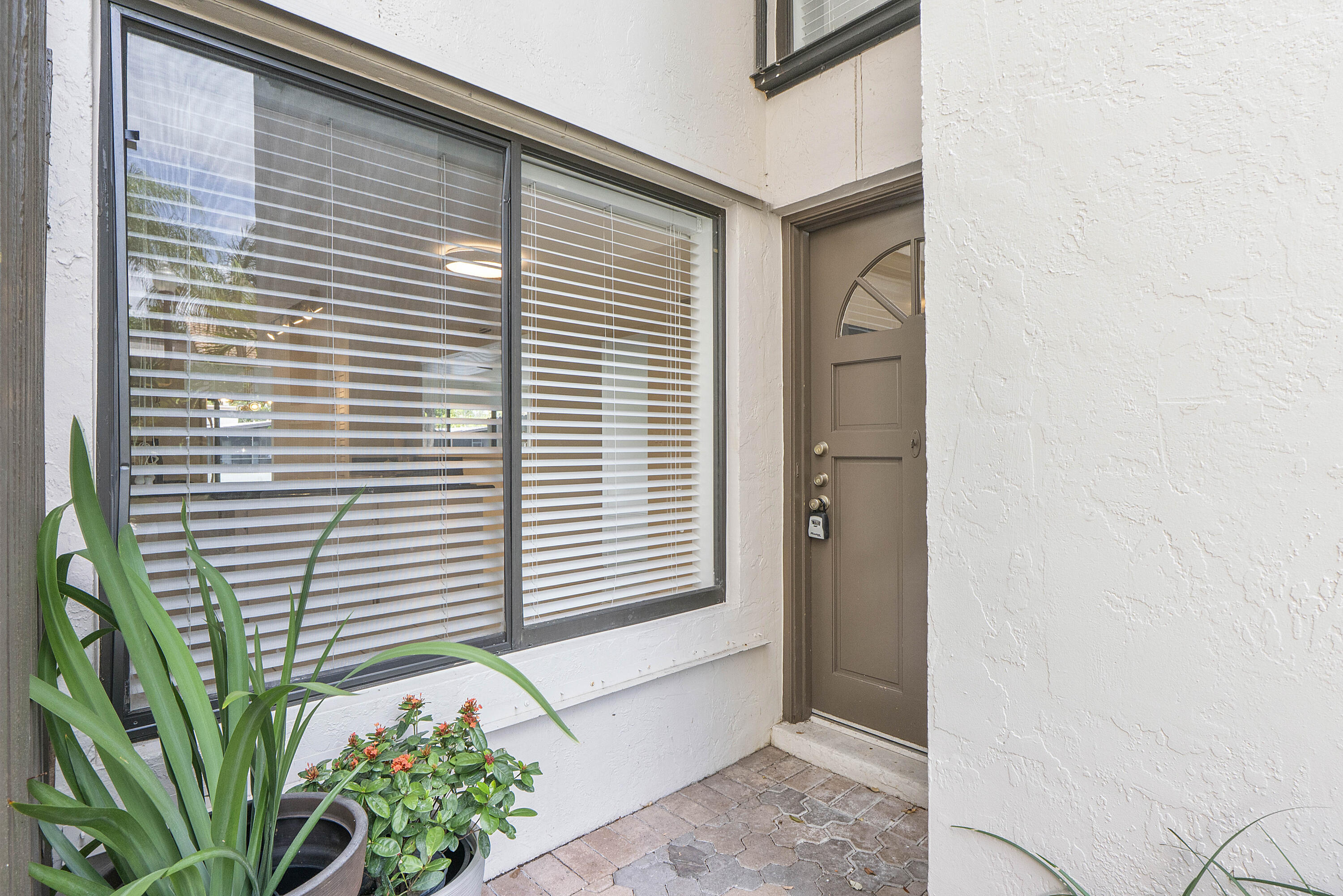 9717 North New River Canal Road, Unit 409 Plantation, FL 33324 - Photo 3 of 50 9717 N New River Canal Rd_055