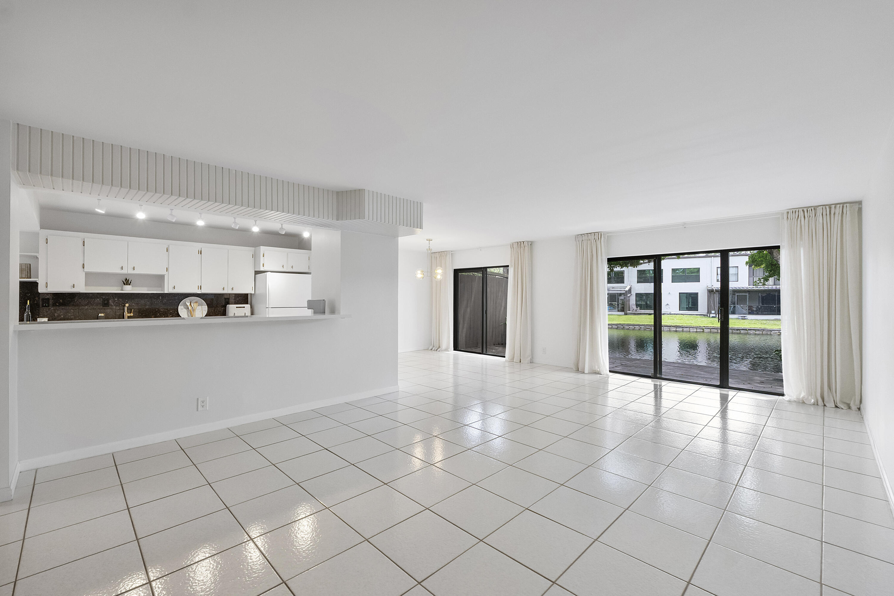 9717 North New River Canal Road, Unit 409 Plantation, FL 33324 - Photo 6 of 50 9717 N New River Canal Rd_029
