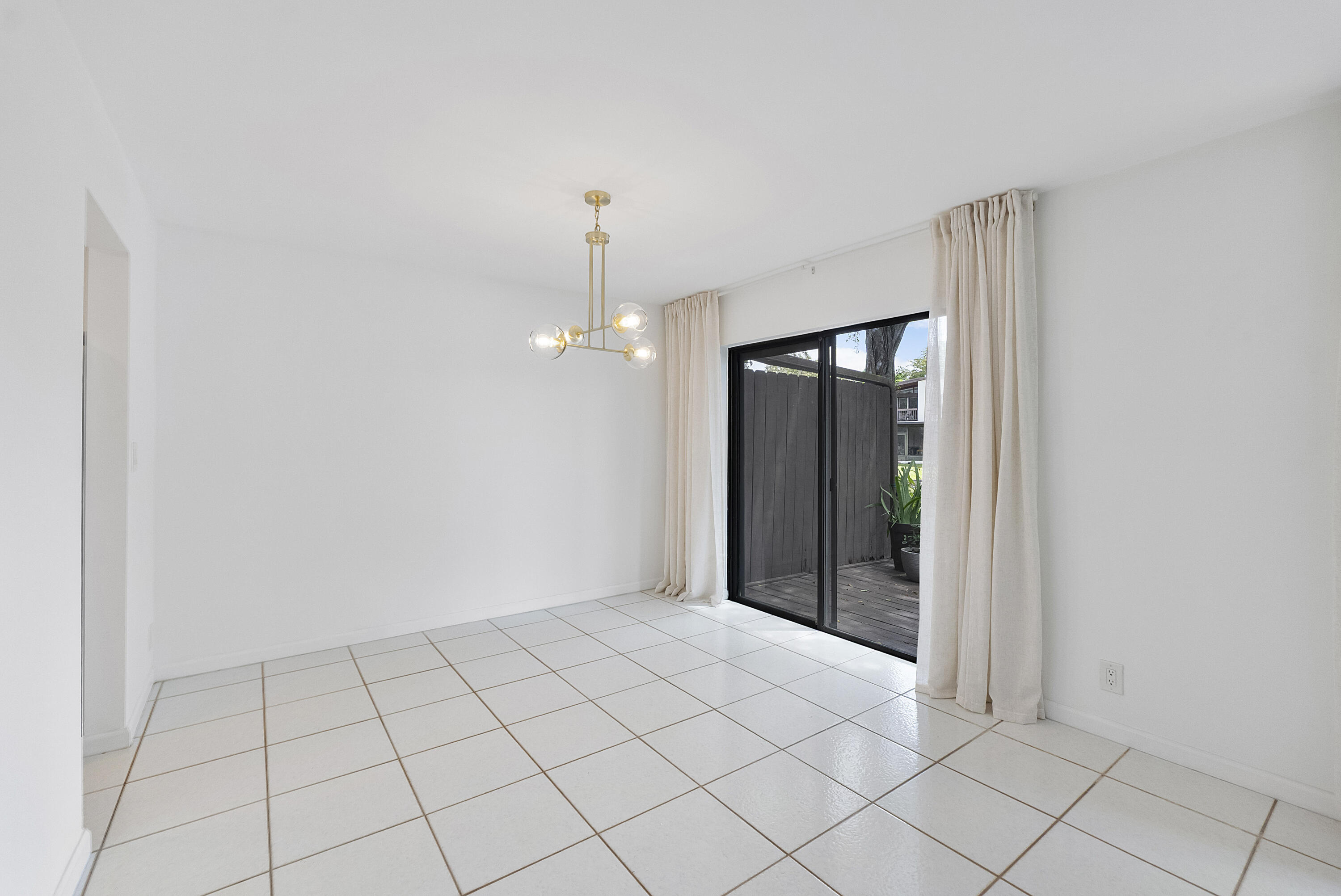 9717 North New River Canal Road, Unit 409 Plantation, FL 33324 - Photo 8 of 50 9717 N New River Canal Rd_031