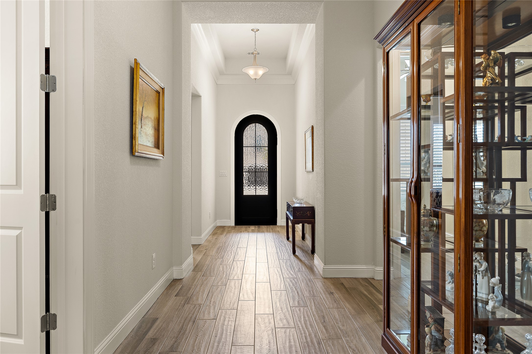 1716 Siena Sunset Road Leander, TX 78641 - Photo 7 of 28 The arched front door gets your attention, and the tall ceilings make sure that first impression lasts.