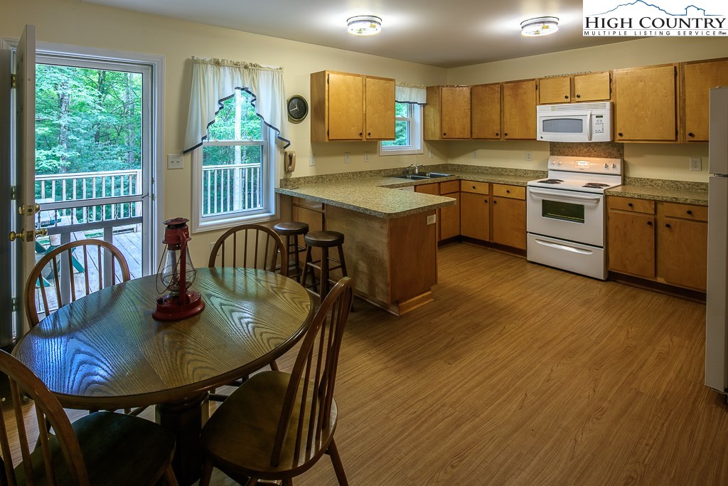 703 Pine Ridge Road Beech Mountain, NC 28604 - Photo 7 of 17
