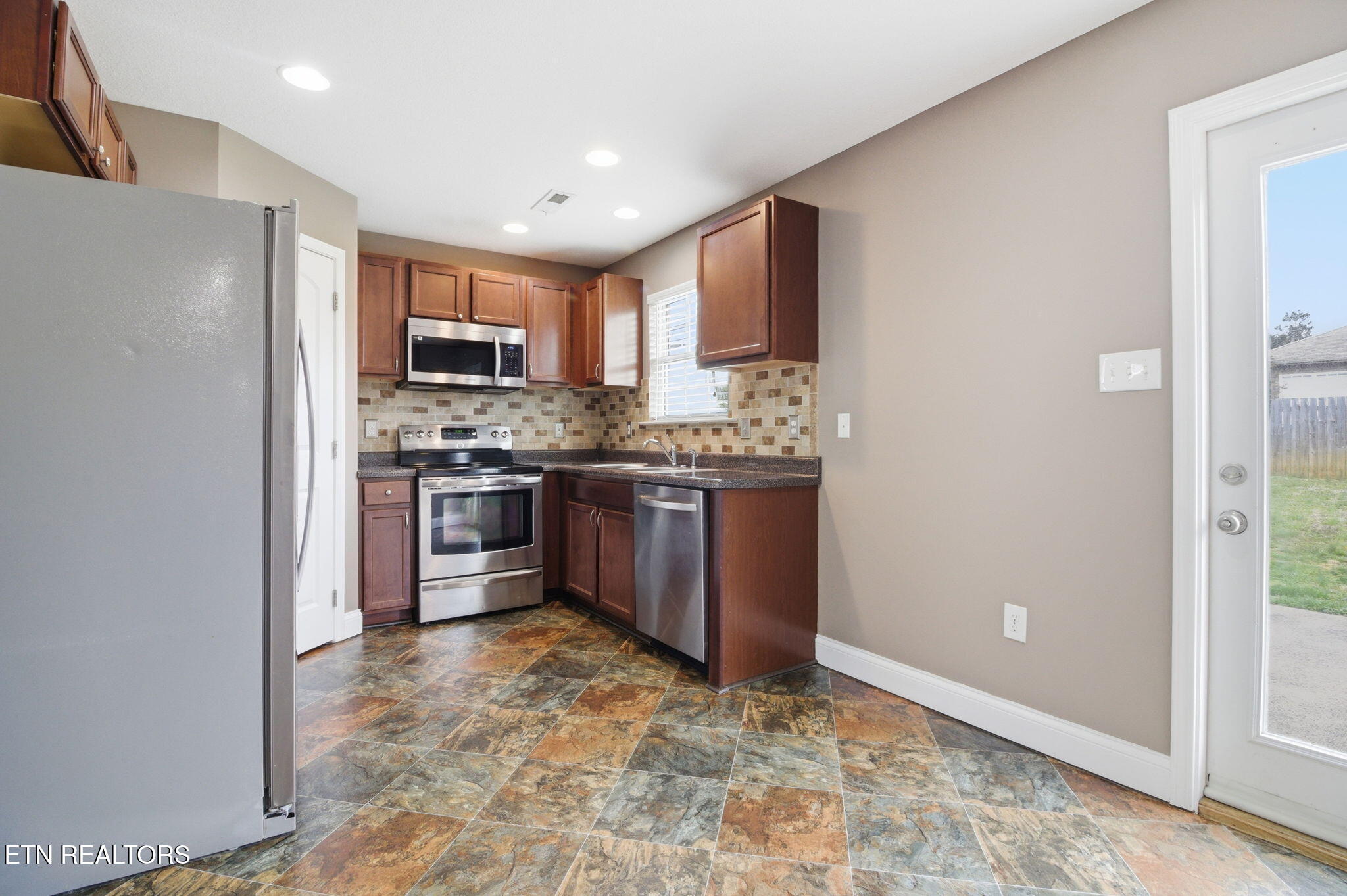 7812 Edwards Pl Boulevard Corryton, TN 37721 - Photo 12 of 33 12-web-or-mls-DZ3A8164