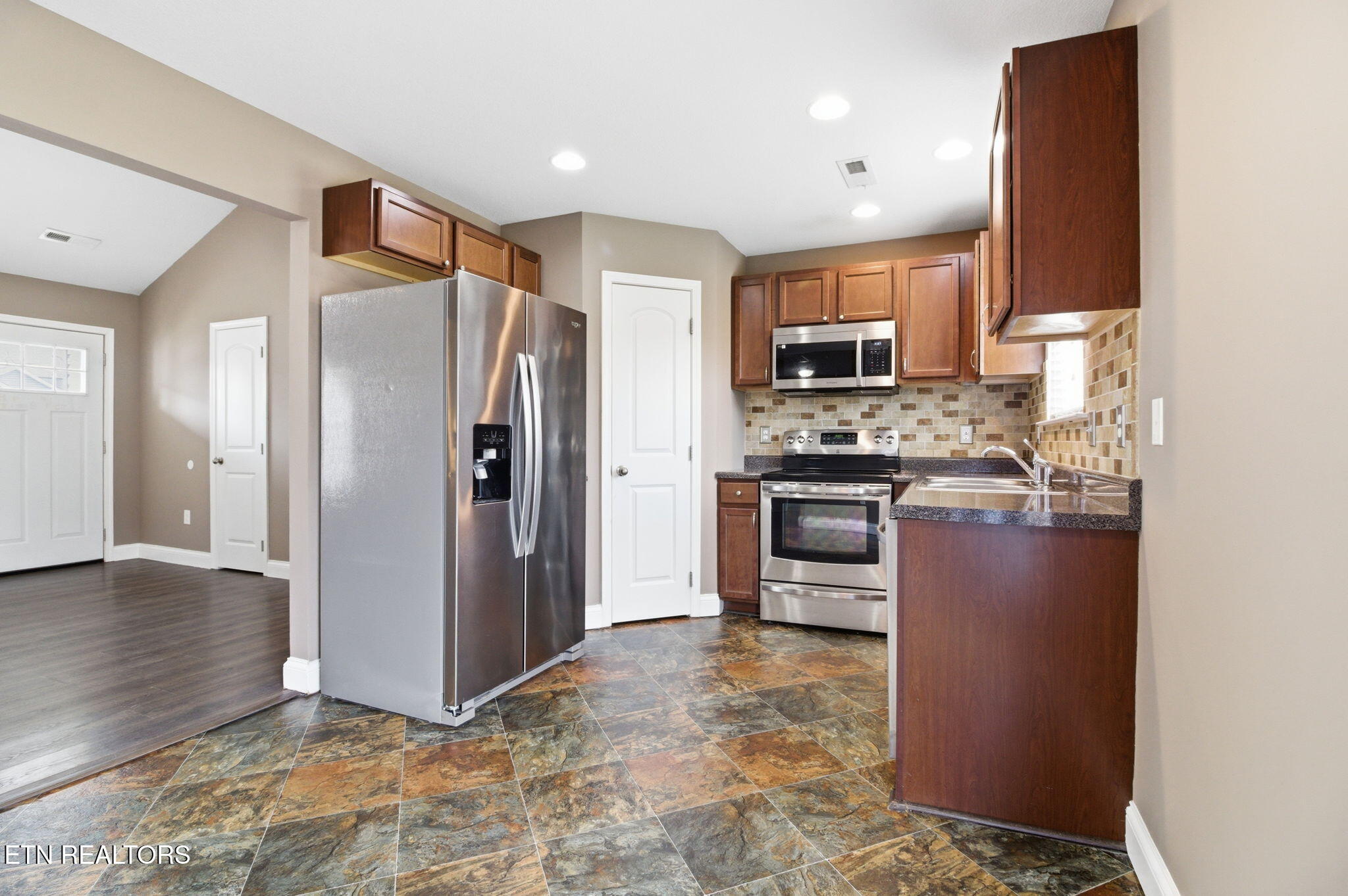7812 Edwards Pl Boulevard Corryton, TN 37721 - Photo 13 of 33 13-web-or-mls-DZ3A8168