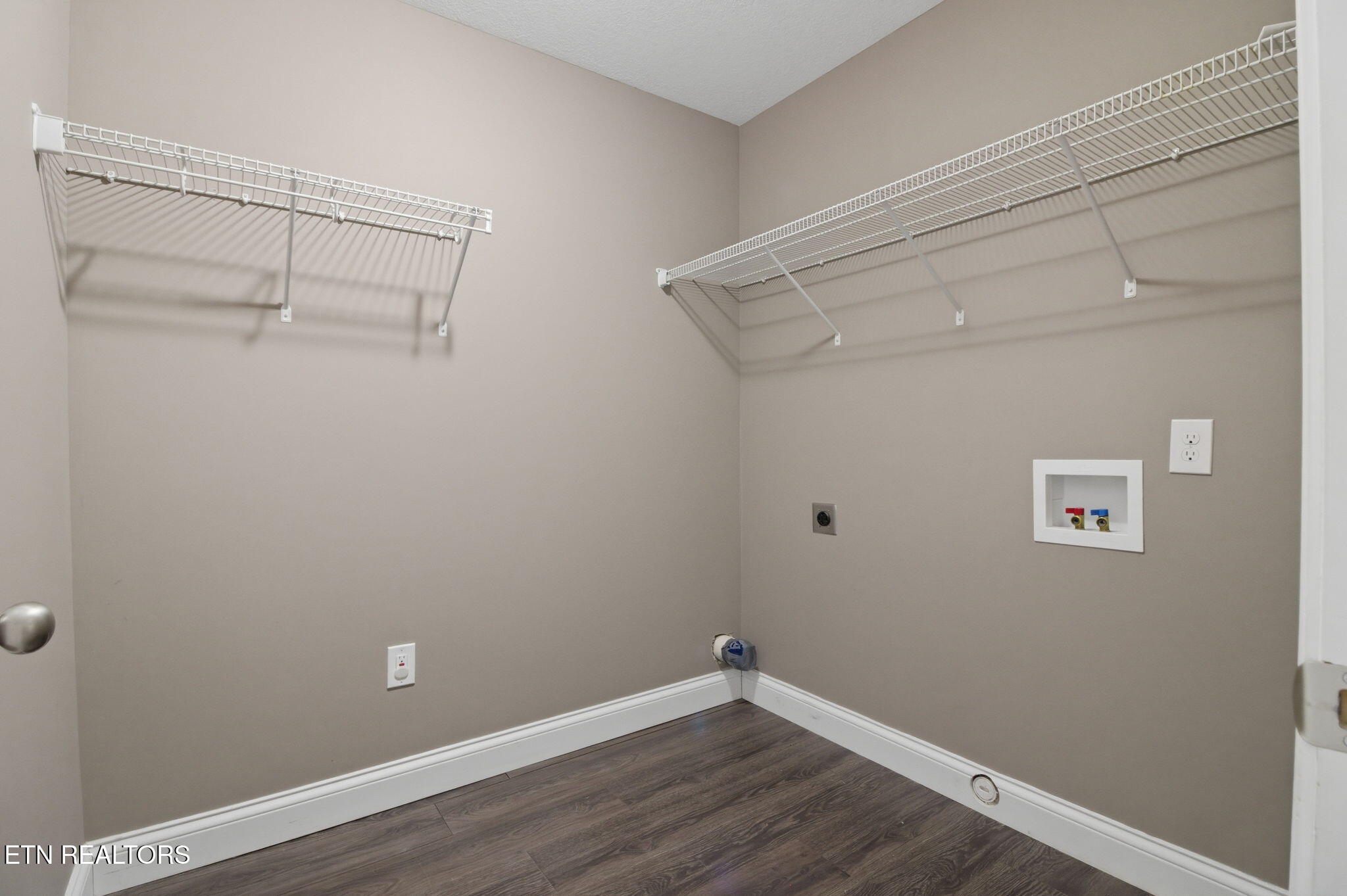7812 Edwards Pl Boulevard Corryton, TN 37721 - Photo 20 of 33 15-web-or-mls-DZ3A8175