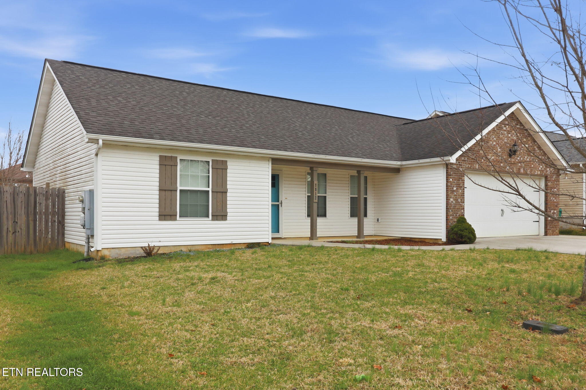 7812 Edwards Pl Boulevard Corryton, TN 37721 - Photo 3 of 33 1-web-or-mls-DZ3A8110